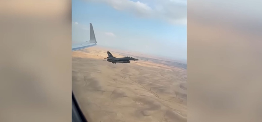 Momen Pesawat Prabowo Dikawal Jet Tempur saat Masuki Langit Yordania 