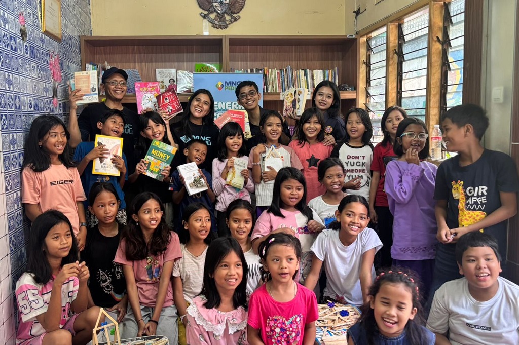 MNC Peduli Salurkan Ratusan Buku Bacaan ke Taman Pintar Anggrek di Jakpus