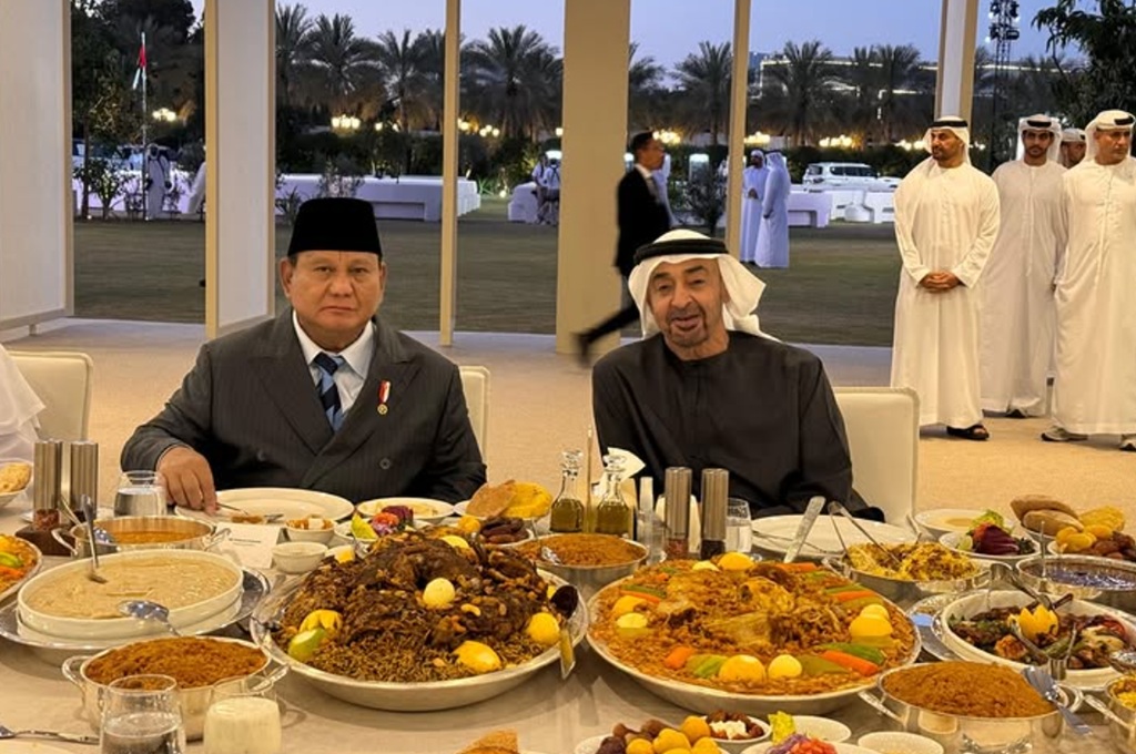 Momen Keakraban Prabowo Buka Puasa Bersama MBZ, Pererat Hubungan RI-UEA