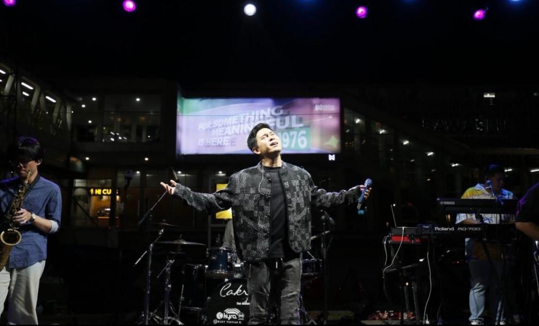 Cakra Khan Tampil Spesial di Music Zone, Rayakan Ulang Tahun Ke-34 di Atas Panggung