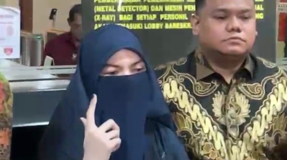 Kembali Saksikan Video Insanul Fahmi dan Insara Rusli, Wardatina Mawa Emosi: Menjijikan!