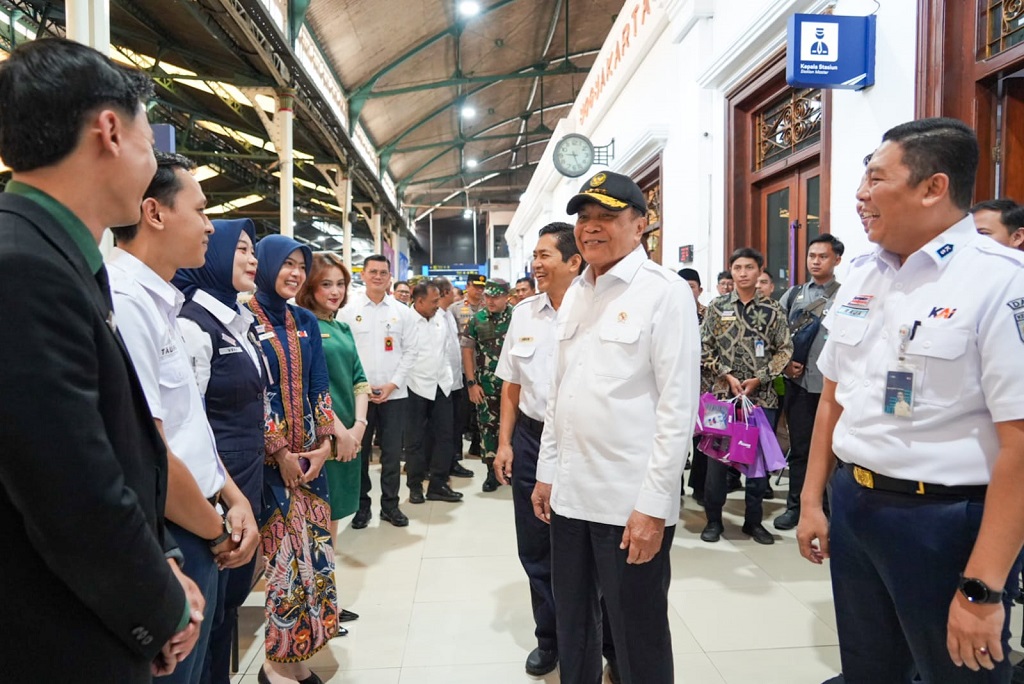 Menko Polkam Cek Bandara dan Stasiun Yogyakarta, Pastikan Pelaksanaan Mudik Aman 