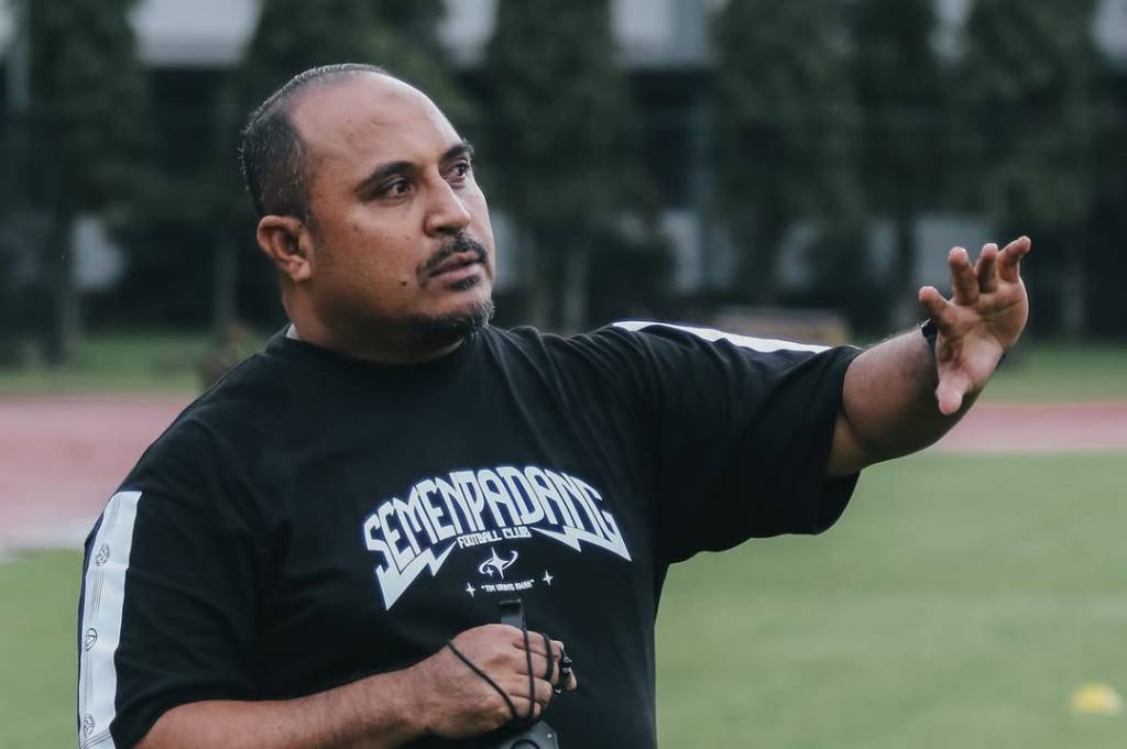 Imran Nahumarury Debut di Semen Padang, Usung Misi Bangkit dari Zona Degradasi