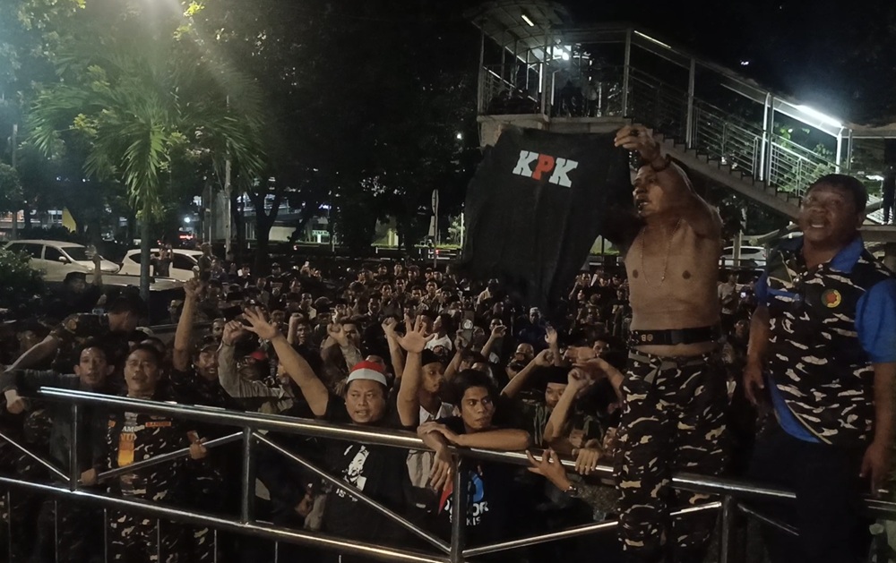 Simpatisan Protes Penahanan Eks Menag Yaqut: KPK Zalim!