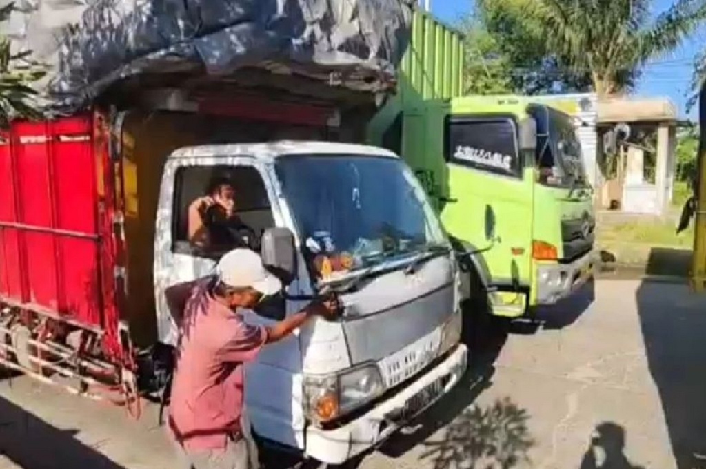Mudik Lebaran, Ratusan Truk Antre di Pelabuhan Ciwandan Tunggu Kapal Penyeberangan