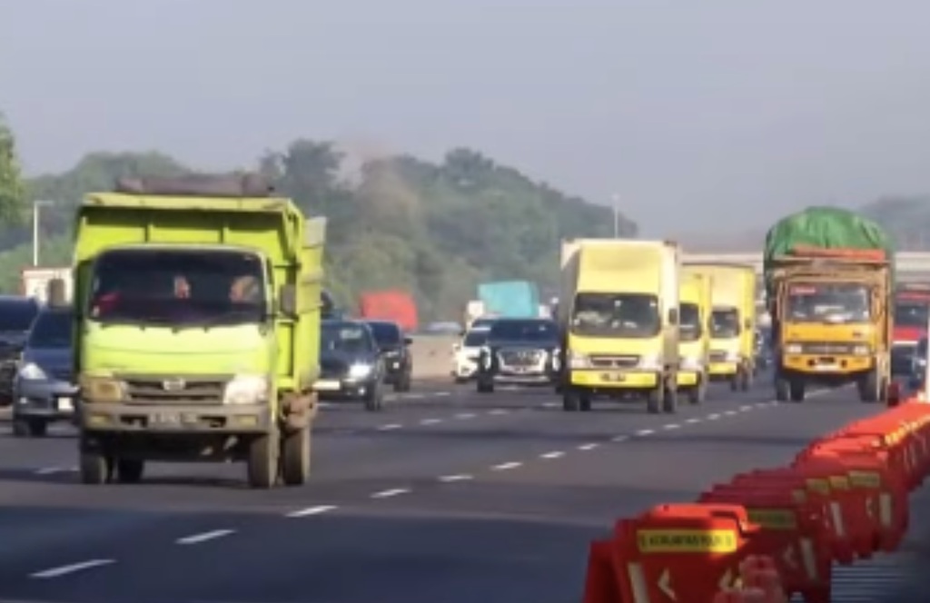 Arus Mudik Lebaran, GT Cikampek Utama Dipadati Kendaraan dari Jakarta