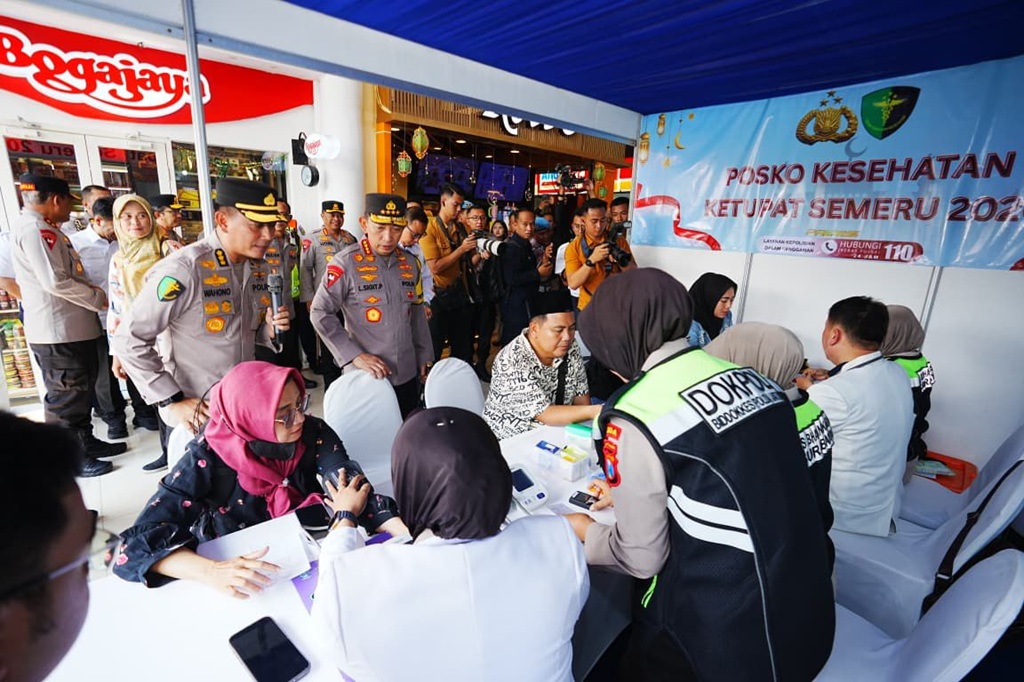 Kapolri Pantau Mudik di Stasiun Surabaya Gubeng, Minta Jajaran Beri Pelayanan Maksimal