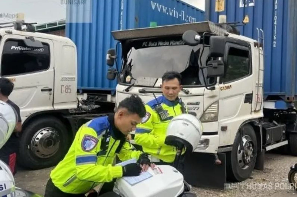 Polda Jabar Tilang 1.700 Truk Sumbu Tiga Langgar Aturan Operasional Mudik Lebaran