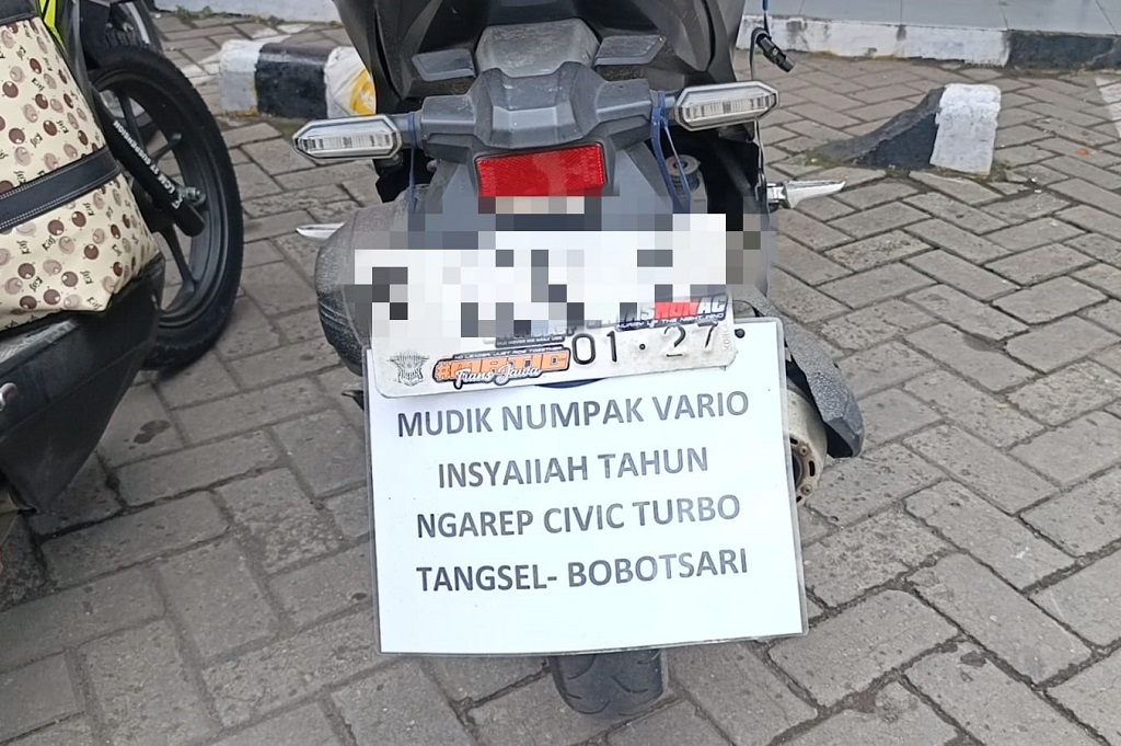 Tulisan Kocak Pemudik: Sekarang Pakai Motor, Tahun Depan Berharap Naik Civic Turbo