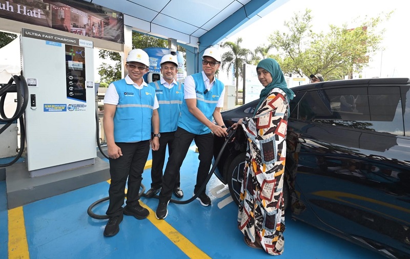 Pemudik EV Diproyeksi Melonjak, Dirut PLN Cek Kesiapan Layanan SPKLU Trans Jawa