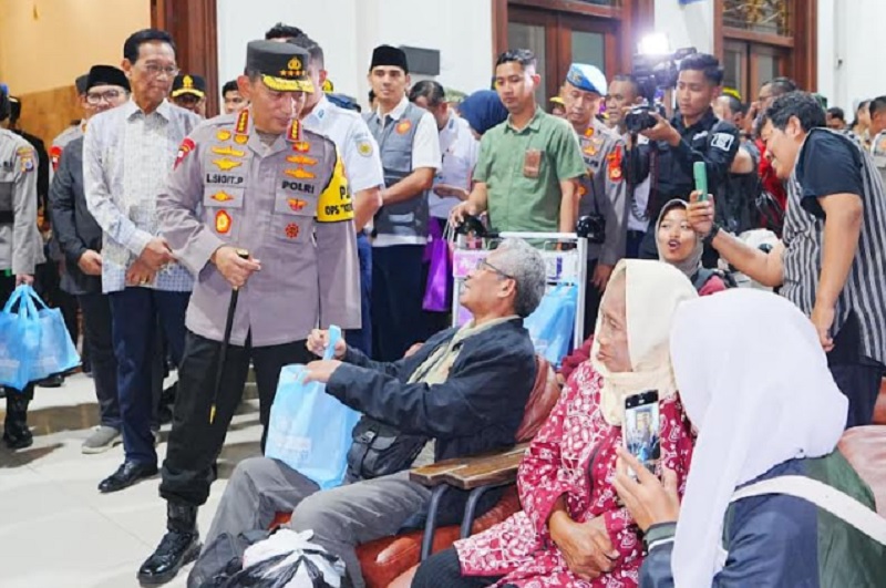 Kapolri Tinjau Stasiun Tugu Yogyakarta, Pastikan Puncak Arus Mudik Berjalan Aman