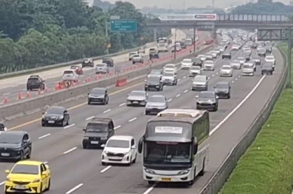 Hari Kedua Lebaran, Tol MBZ-Cikampek dan Arteri Karawang Padat Merayap