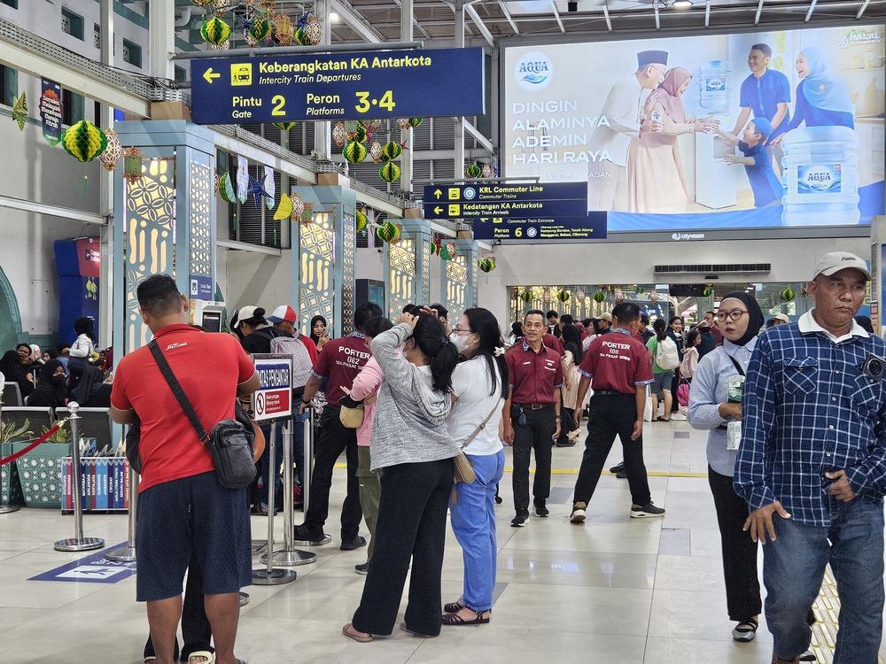 18.203 Pemudik Balik Tiba di Stasiun Pasar Senen Pagi Ini