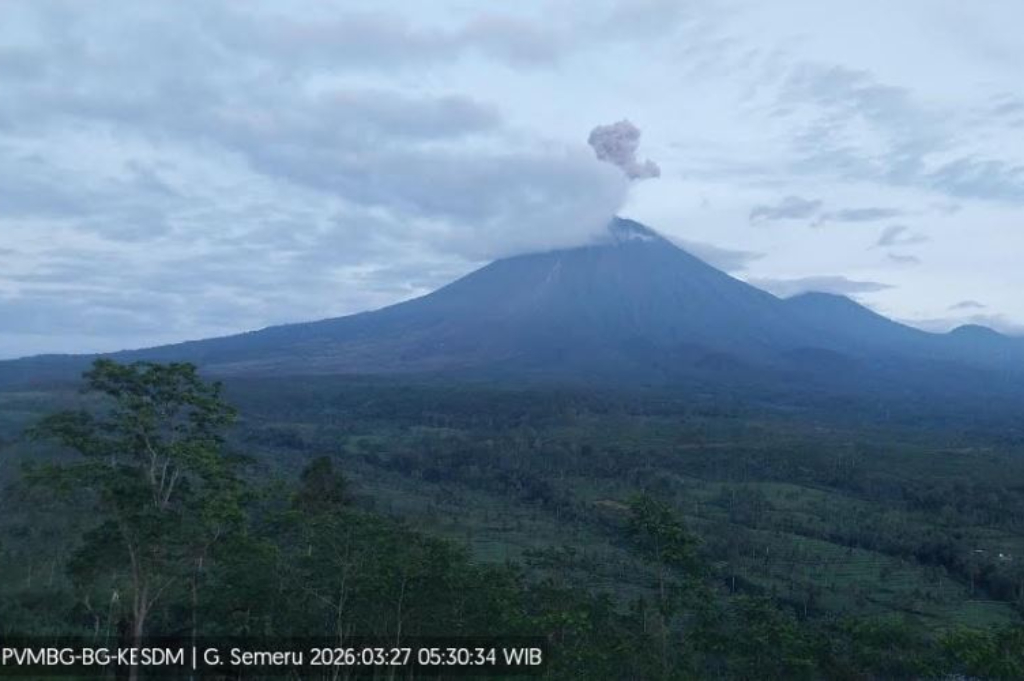 Gunung Semeru Meletus 2 Kali Hari Ini, Semburkan Abu Vulkanis Setinggi 1.000 Meter