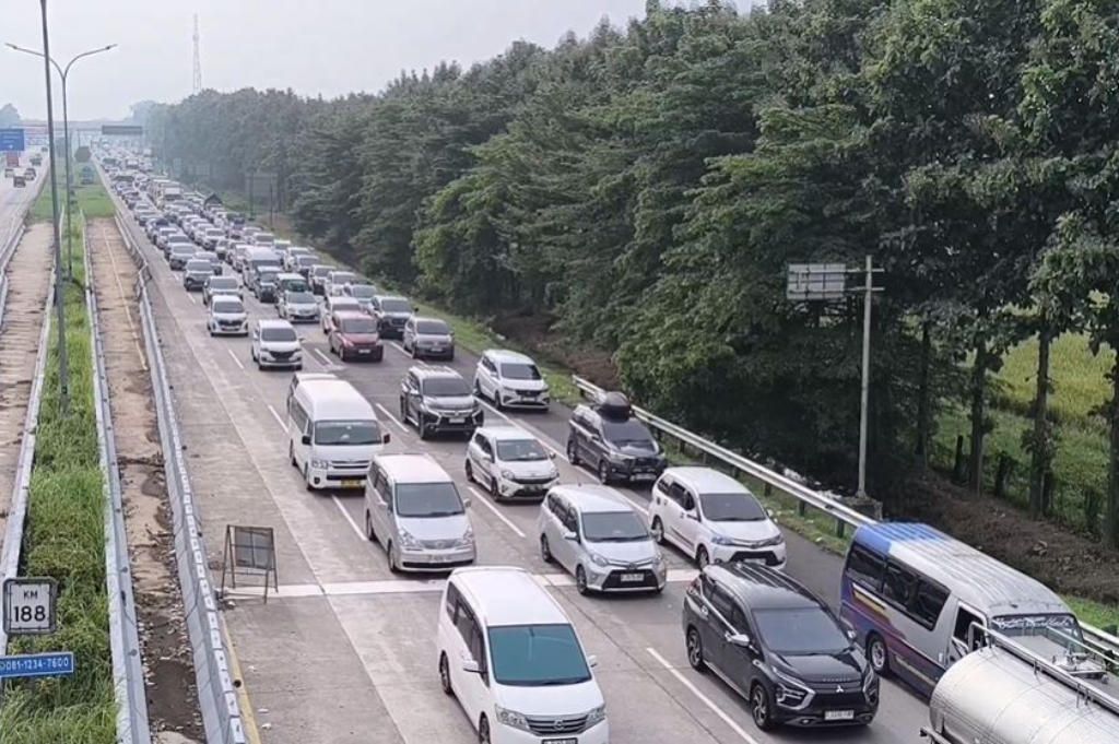 Arus Balik Lebaran, Tol Cipali Masih Macet Panjang Hari Ini