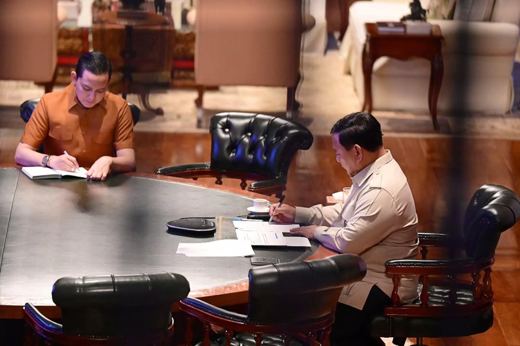 Rapat Akhir Pekan, Prabowo Bahas Kebijakan Ekonomi dan Energi Bareng 15 Menteri