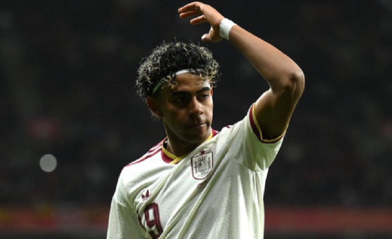Lamine Yamal Bongkar Rahasia Keluarga, Ternyata Adiknya Idolakan Cristiano Ronaldo
