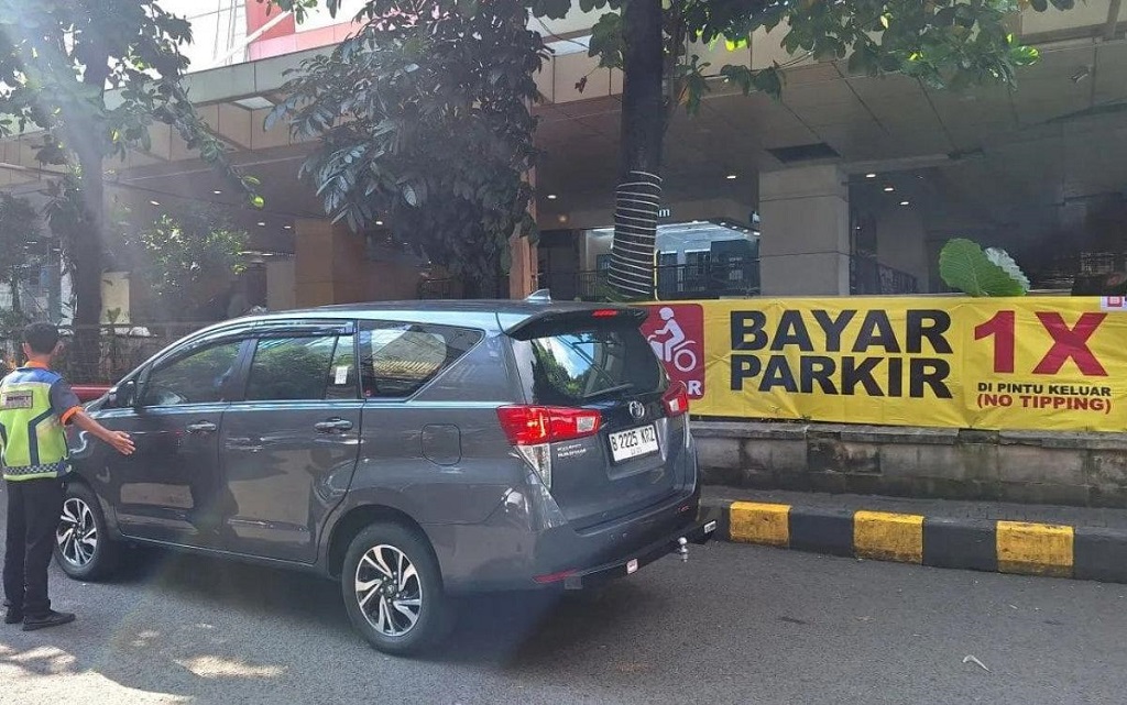 Pengawasan Diperketat! 10 Tukang Parkir Liar di Blok M Jaksel Ditindak