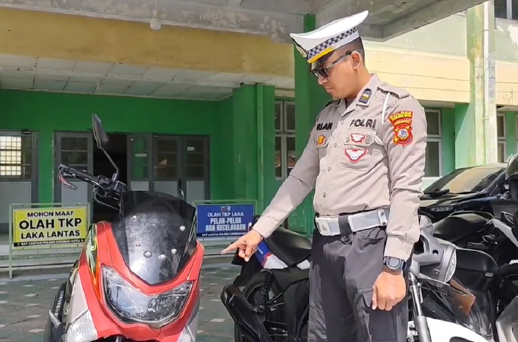 Detik-Detik Kecelakaan Maut di Cirebon, Ayah dan Anak Tewas Tertabrak Truk Tronton