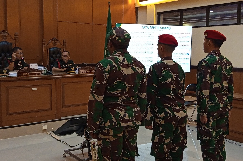 Hakim Tegur 3 Oknum Kopassus Terdakwa Pembunuhan Kacab Bank, Tak Kompak Pakai Seragam