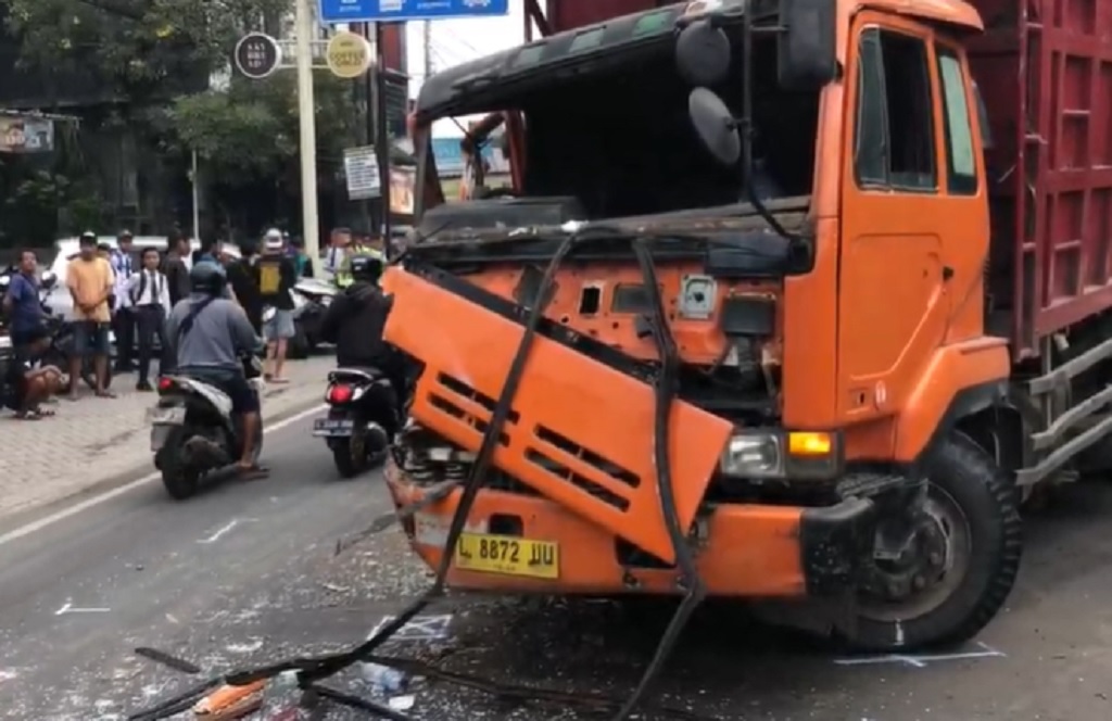 Kecelakaan Beruntun 4 Kendaraan di Mojokerto, 5 Orang Luka-Luka