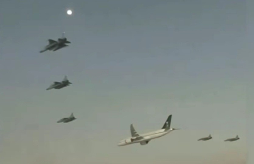 Momen Jet-Jet Tempur Pakistan Bentuk Perisai Lindungi Pesawat Delegasi Iran dari Serangan Israel