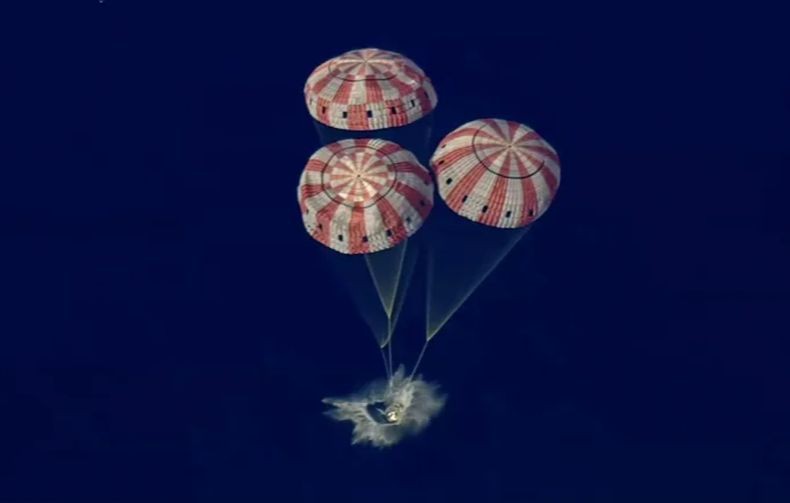 Misi Kelilingi Bulan Usai, 4 Astronaut Artemis 2 Kembali ke Bumi dengan Selamat