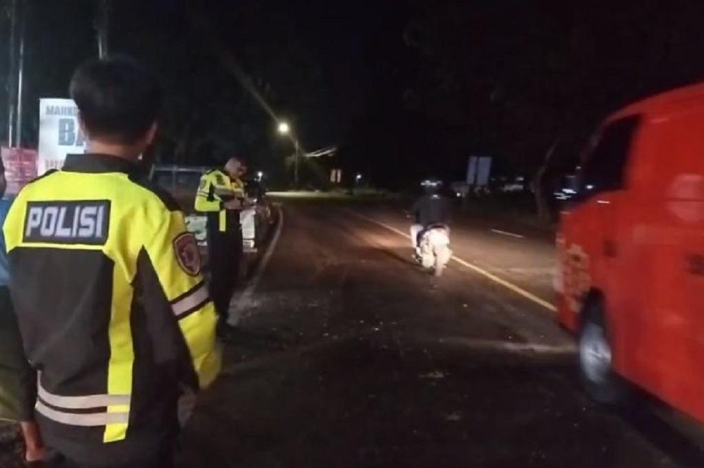 Kecelakaan Motor Tabrak Minibus di Bangkalan, 2 Sejoli Terpental ke Tengah Jalan
