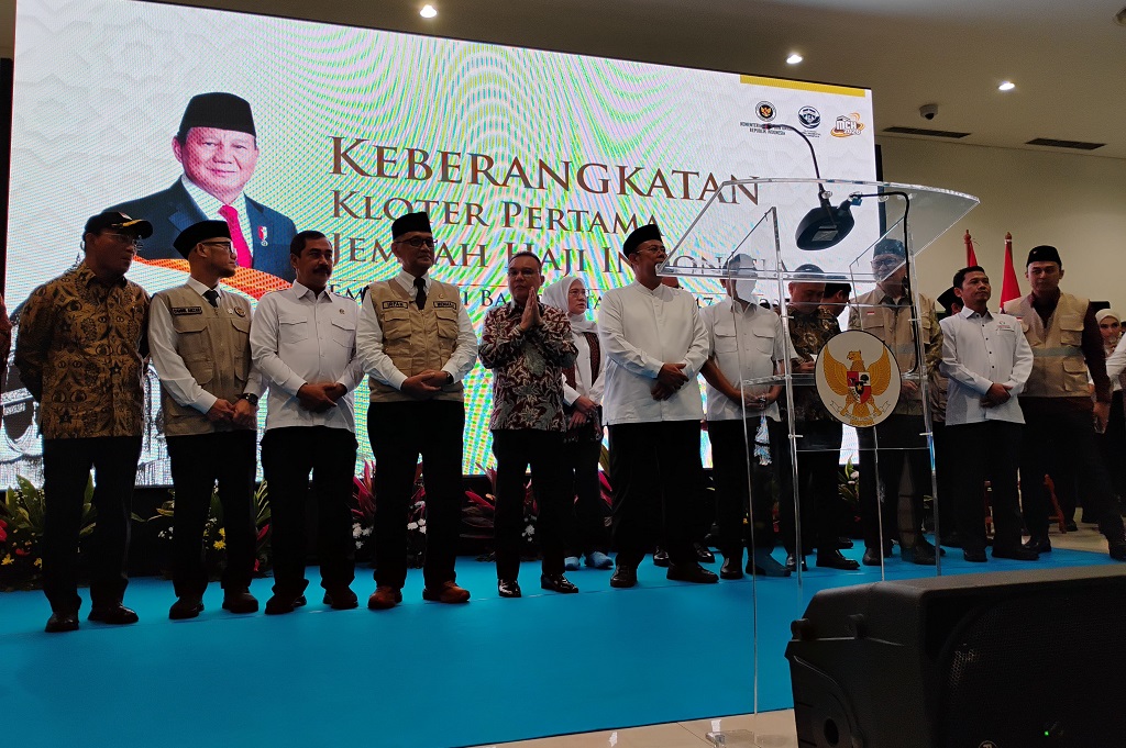 Menhaj Irfan dan Dasco Lepas Keberangkatan Ratusan Jemaah Haji Kloter Pertama