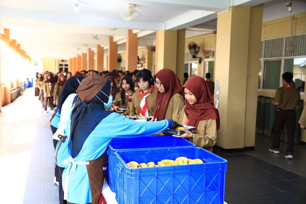 SPPG Polri Uji Coba MBG Prasmanan Perdana, Siapkan Menu Lele Krispi hingga Tumis Buncis Wortel