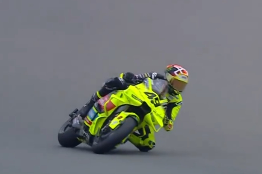 Di Giannantonio Menangi MotoGP Catalunya 2026, Acosta Jatuh jelang Finis