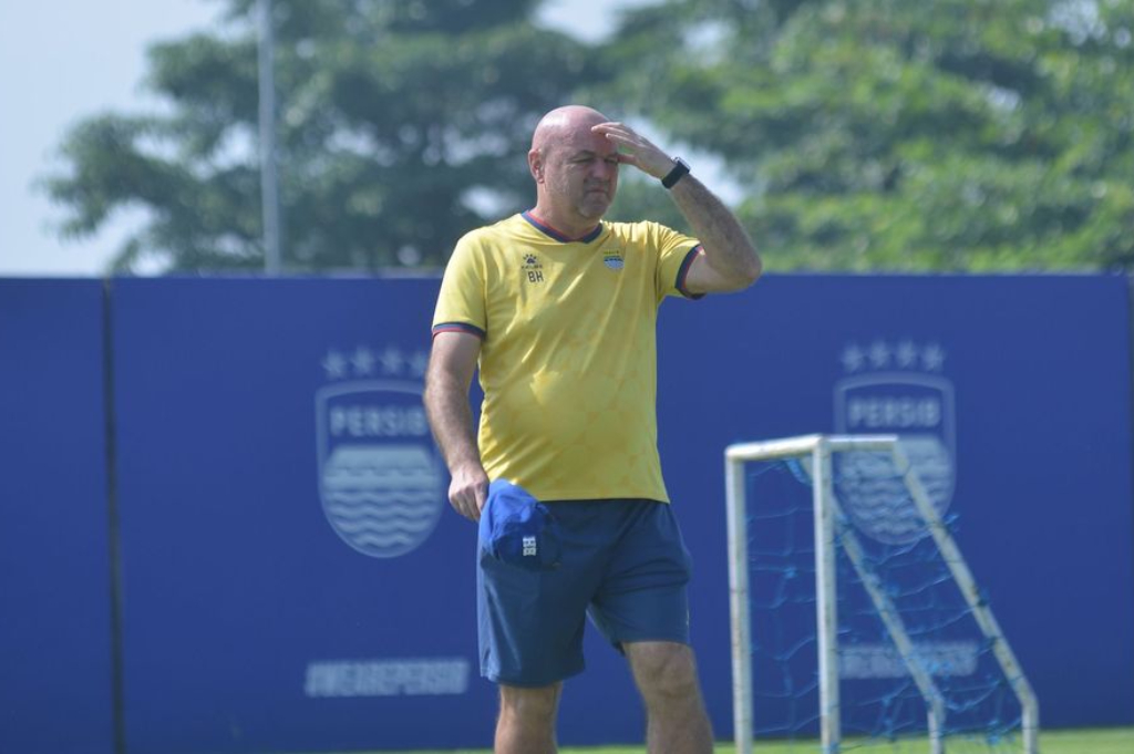 Bojan Hodak Buka-bukaan Masalah Persib jelang Lawan Bhayangkara FC: Kami Persulit Diri Sendiri!