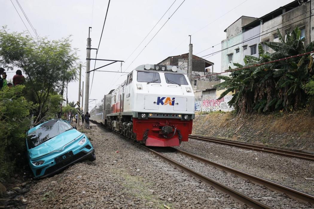 Polisi Usut Penyebab Taksi Green SM Mogok di Pelintasan Pemicu Kecelakaan Kereta Bekasi
