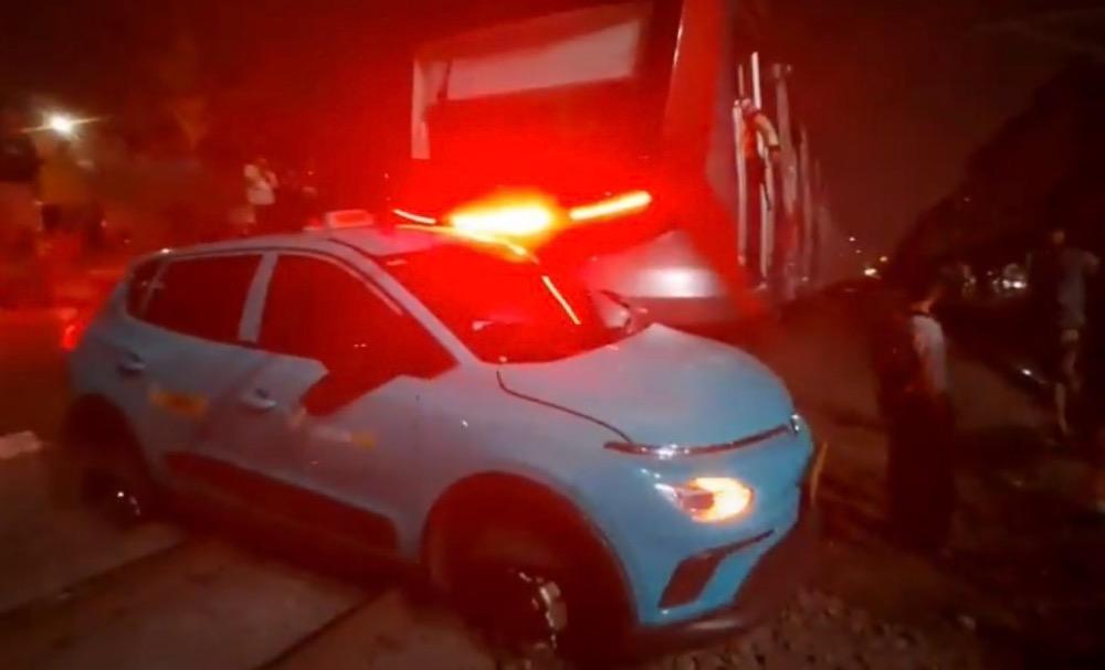 Taksi Listrik Green SM Buka Suara soal Kecelakaan Kereta di Bekasi Timur