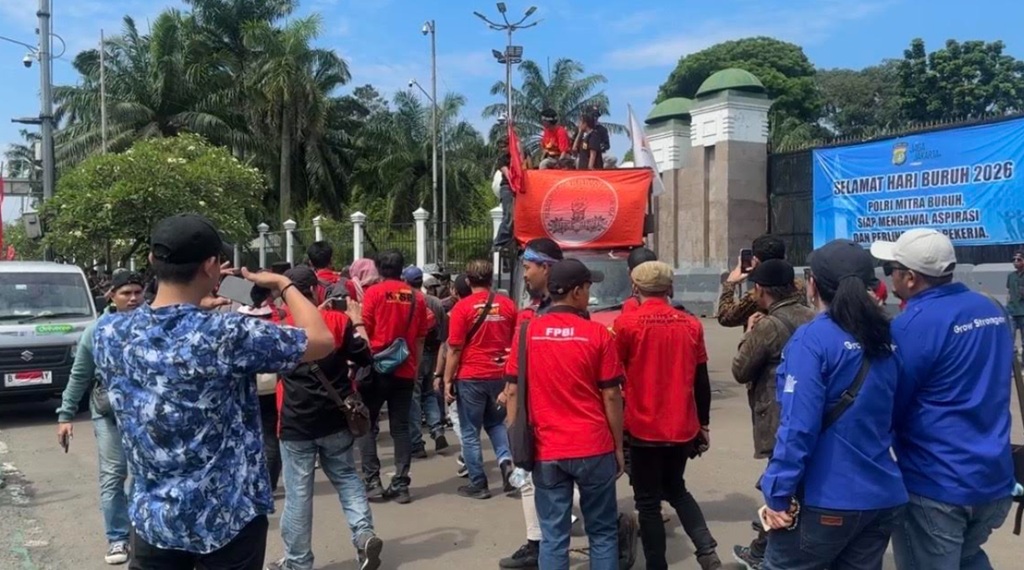 Massa Buruh Mulai Berdatangan ke Gedung DPR Siang Ini jelang Demo May Day