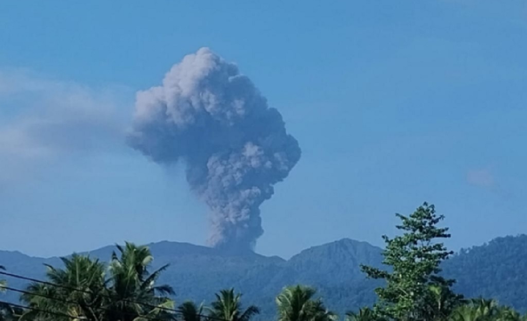 Gunung Dukono Meletus Hari Ini, Semburkan Abu Vulkanik 1.400 Meter
