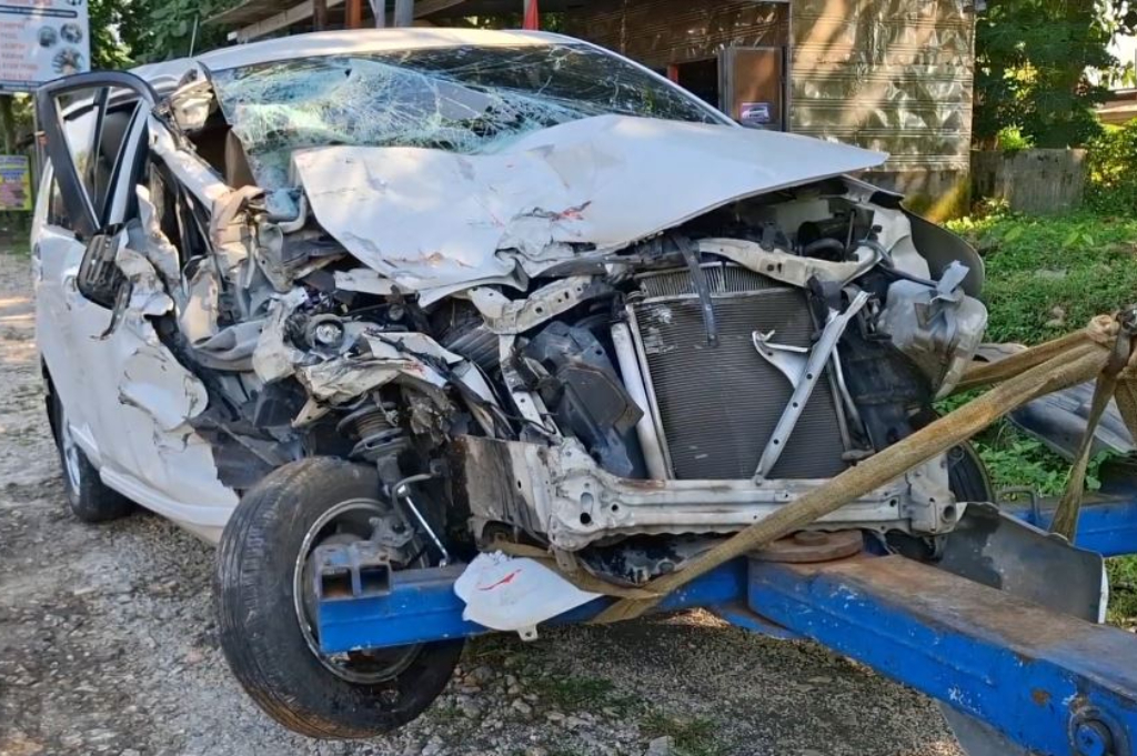 Kecelakaan Minibus Tabrak Truk di Bangsalsari Jember, 4 Orang Terluka