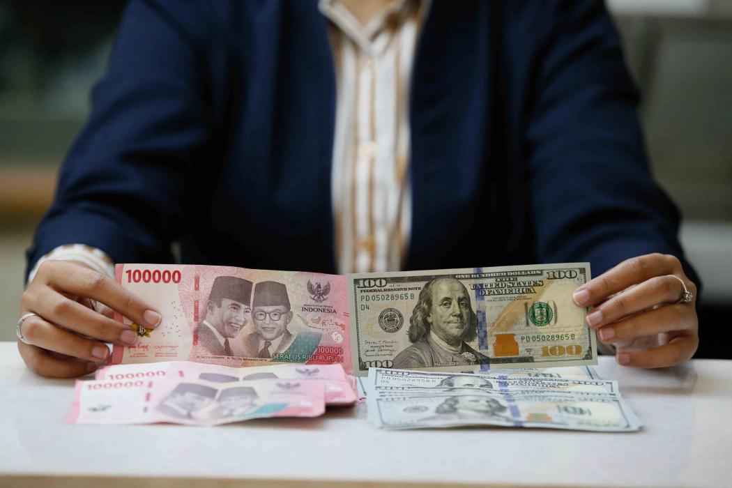 Rupiah Tembus Rp18.100 per Dolar AS Pagi Ini, IHSG Terancam Anjlok ke Level Kritis