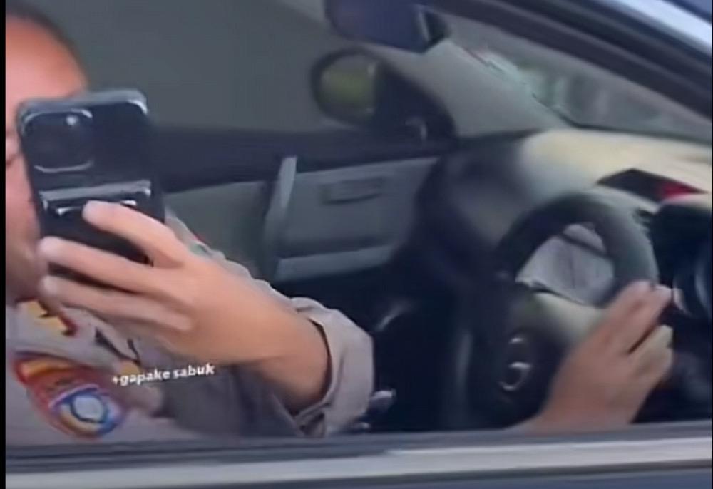 Viral Merokok Sambil Nyetir, Polisi Berpangkat AKBP di Kalsel Diperiksa Propam
