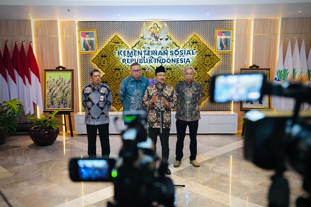 Gus Ipul Bentuk Tim Khusus Dalami Isu Pengadaan Sepatu Sekolah Rakyat, Dipimpin Wamensos