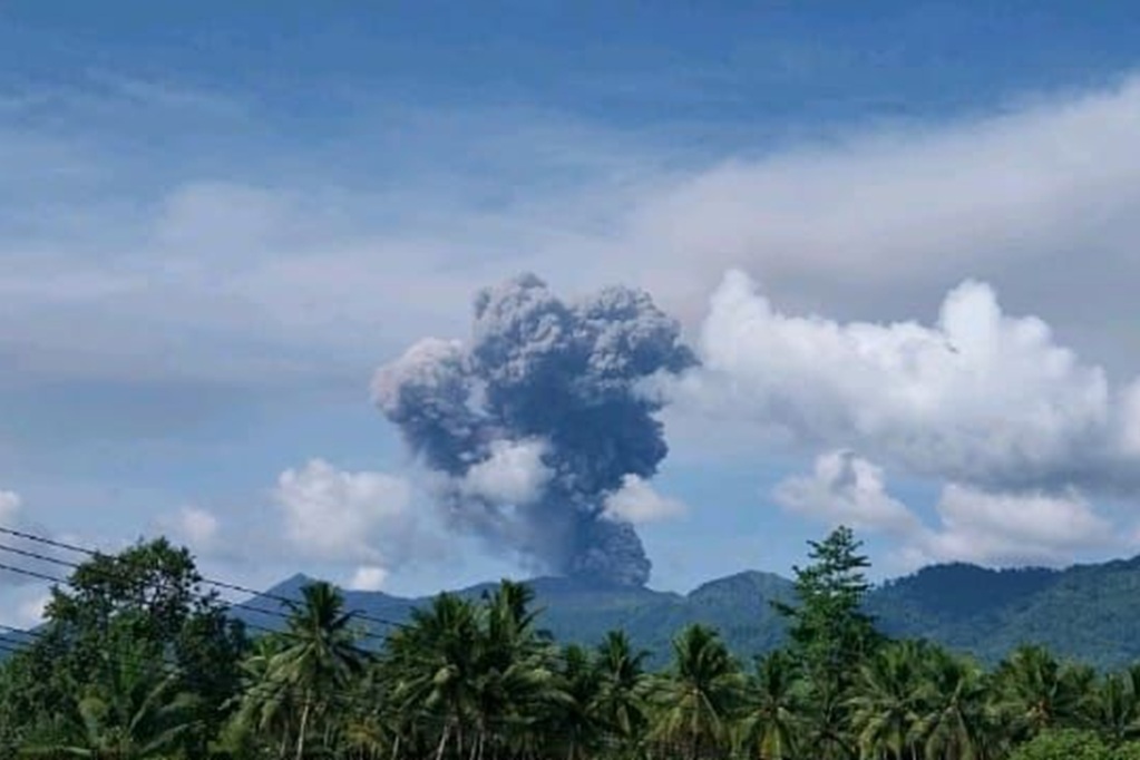 Gunung Dukono Erupsi, Semburkan Abu Vulkanik Setinggi 1.500 Meter