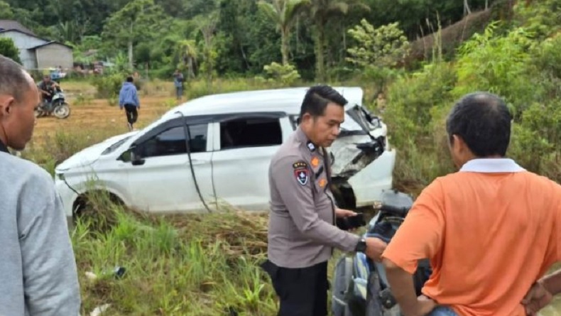 Avanza Tabrak Pemotor Sekeluarga, Ayah dan Anak Tewas Istri Luka