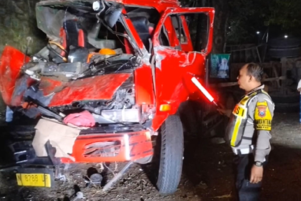 Kecelakaan Maut Truk Kontainer Tabrak Pohon di Pasuruan, Sopir dan Kernet Tewas