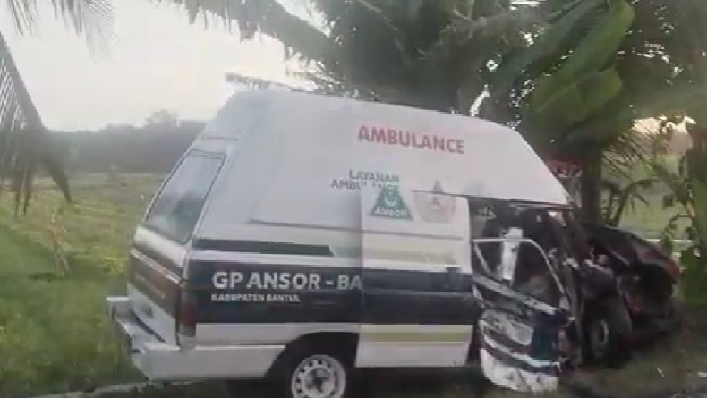 Kronologi Tabrakan Maut di Purworejo, Ambulans Oleng Hantam Truk hingga Ringsek
