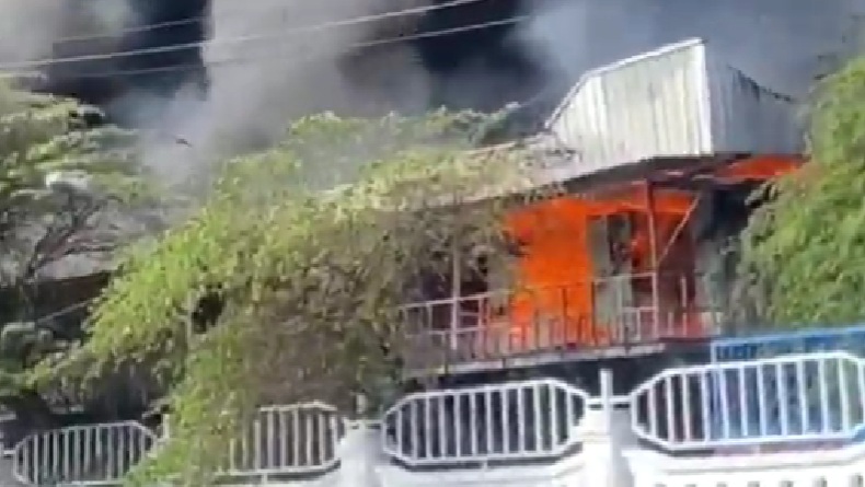 Detik-Detik Kobaran Api di Parkiran PT Arami Jaya Purworejo, Berawal Asap di Lantai Atas