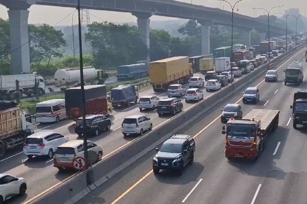 Libur Panjang Kenaikan Yesus Kristus, Tol Japek dan MBZ Padat Merayap