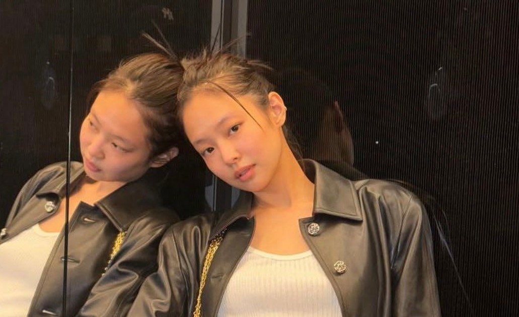 Mirror Selfie Jennie BLACKPINK Bikin Netizen Salfok, Bentuk Wajah Berbeda