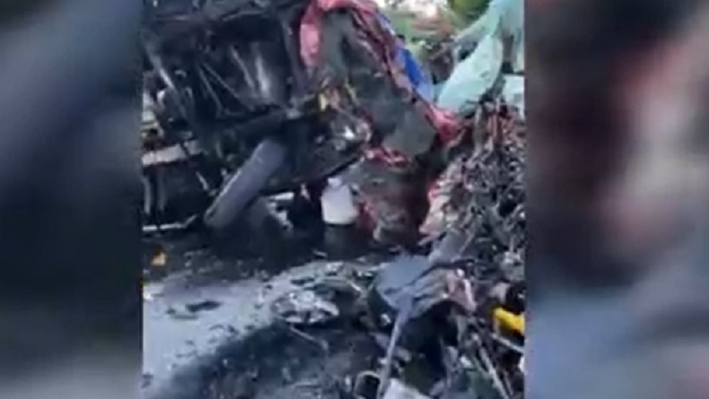 Tabrakan Truk Kontainer dan Minibus di Luwu, 3 Orang Tewas