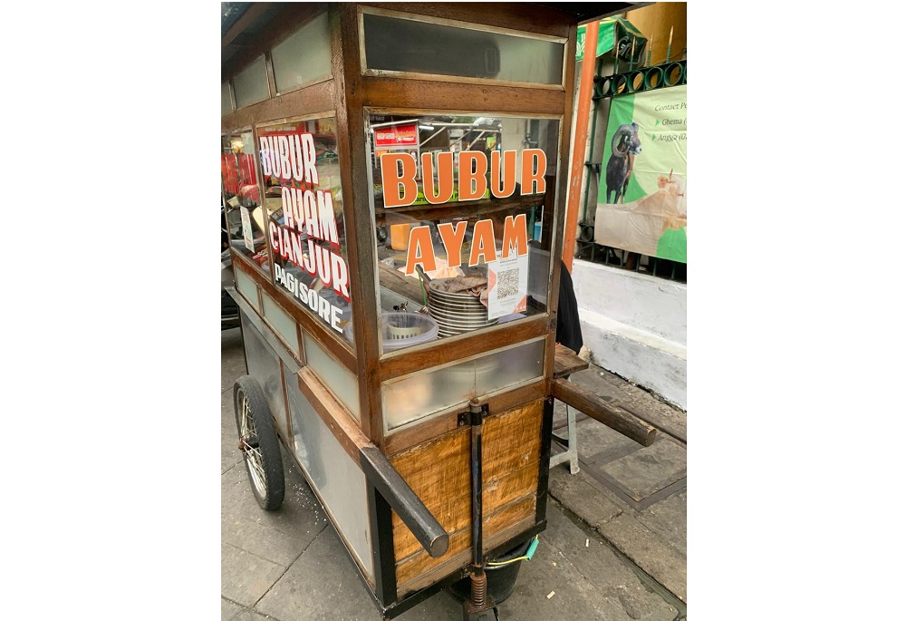 QRIS BRI Jadi Andalan Pembeli Bubur Ayam, No Dompet No Problem