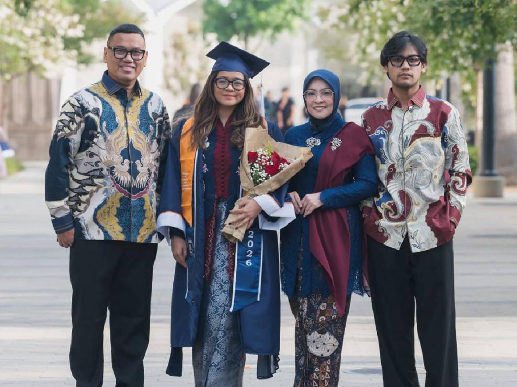Selamat! Cinta Kuya Lulus Kuliah dari Kampus AS